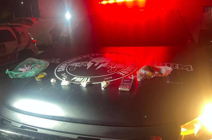 Companha Raio prende homem suspeito de tráfico de drogas, no Benedito Bentes