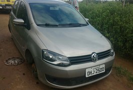Carro roubado no último domingo é encontrado na zona rural de Arapiraca