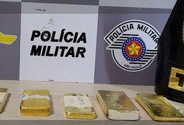 Polícia prende homem e apreende ﻿barras de ouro encontradas dentro de ônibus