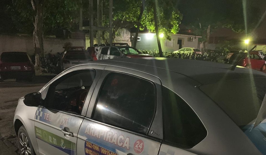 Menores são apreendidos com táxi roubado em Arapiraca