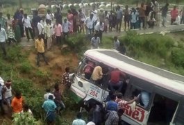 Acidente de ônibus deixa mais de 40 mortos no sul da Índia