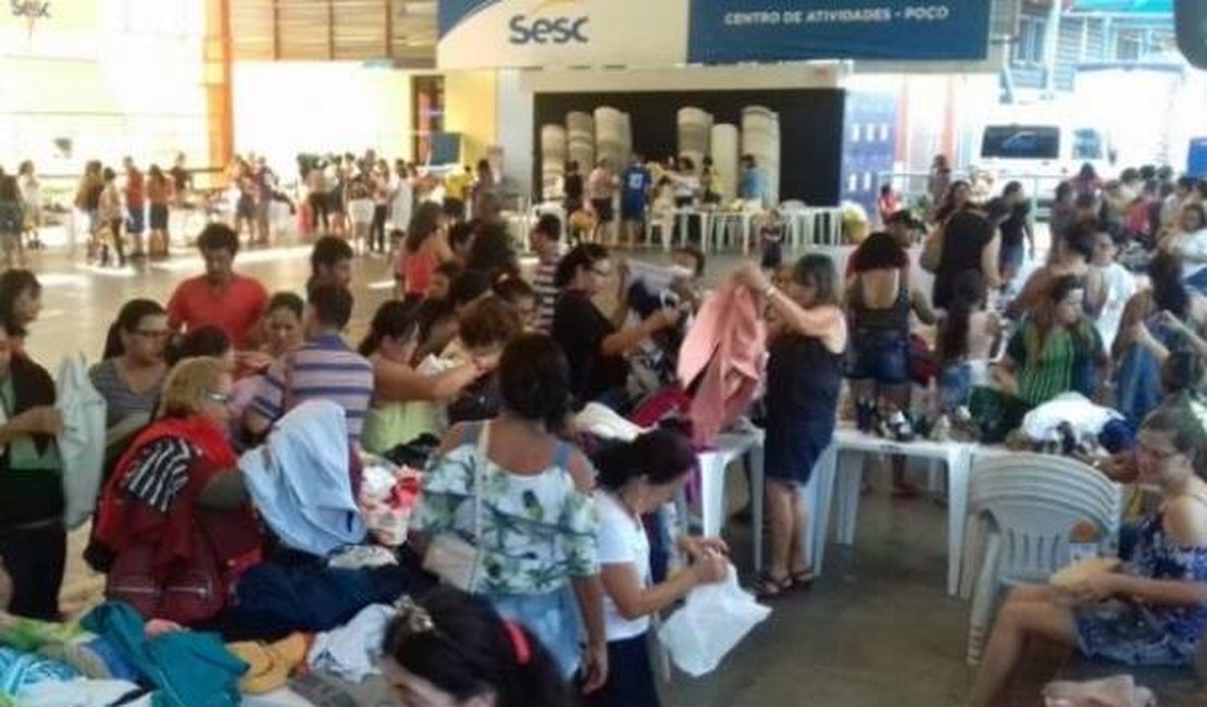 Bazar reúne centenas de pessoas em dia de solidariedade em prol de jornalista