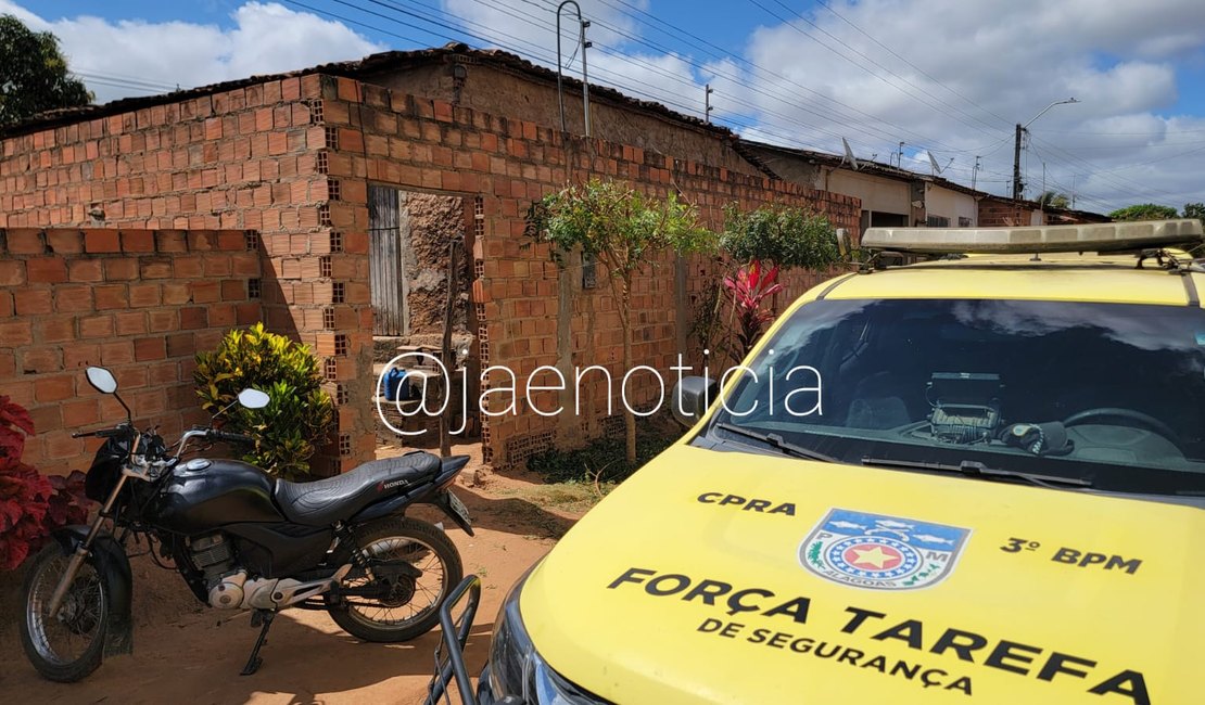 PM prende dupla suspeita de matar servente de pedreiro na zona rural de Arapiraca