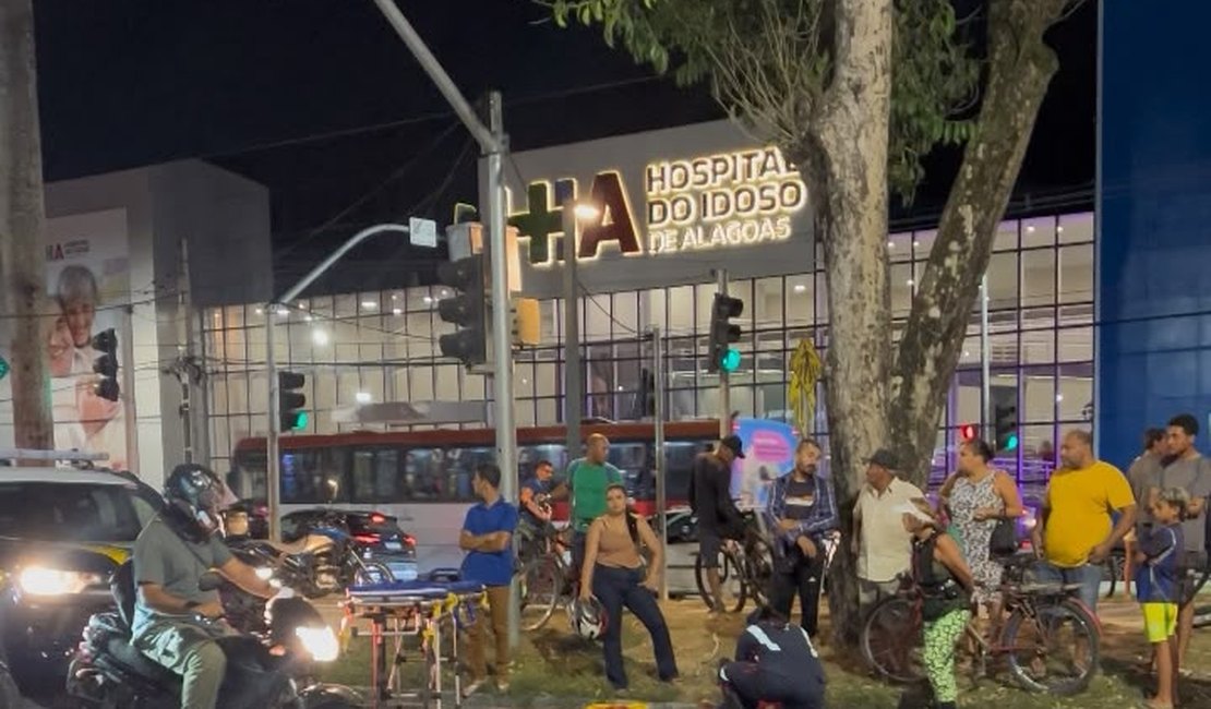 Idoso é atropelado por moto ao tentar atravessar faixa de pedestres em Maceió