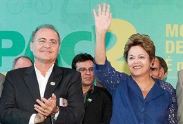 Renan Calheiros aplaude discurso de advogado de Dilma