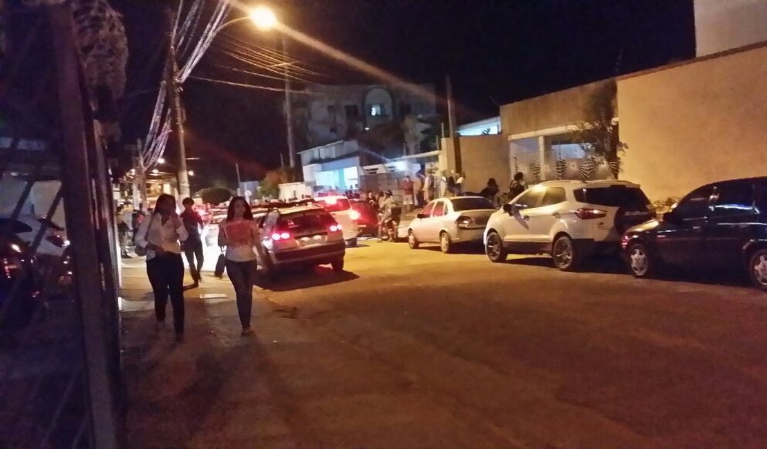 Assalto perto de faculdade em Maceió assusta estudantes e causa tumulto