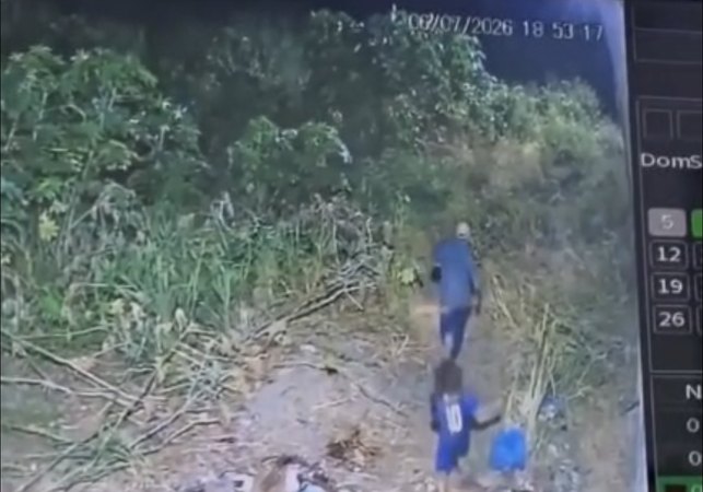 Câmera registra últimos momentos de menino de 6 anos antes de ser encontrado morto em Maceió
