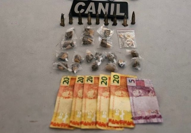 Jovem é preso por tráfico de drogas no bairro Canafístula, em Arapiraca