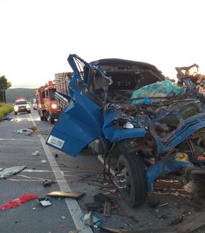 Colisão entre caminhonete e caminhão deixa uma vítima fatal em Rio Largo