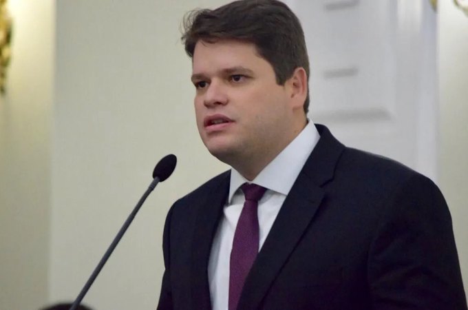 Em substituição à JHC, Arthur Lira avalia Davi Davino Filho como candidato ao Governo de Alagoas em 2026