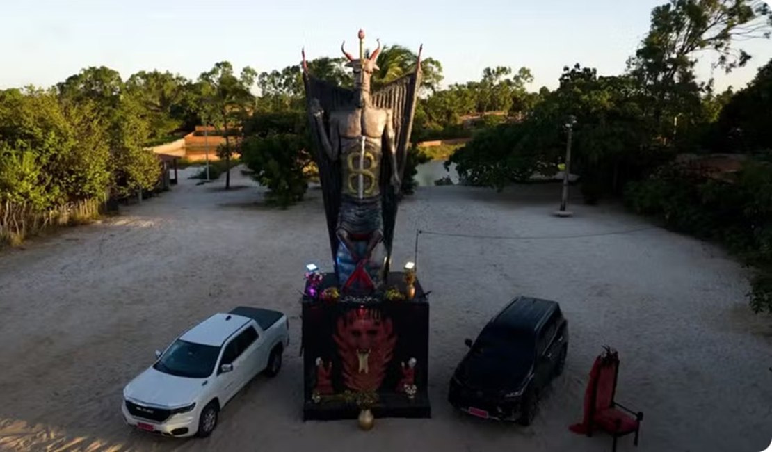 Estátua de 11 metros em homenagem ao Diabo é construída no Ceará