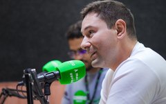 Lucas Barbosa em entrevista na rádio