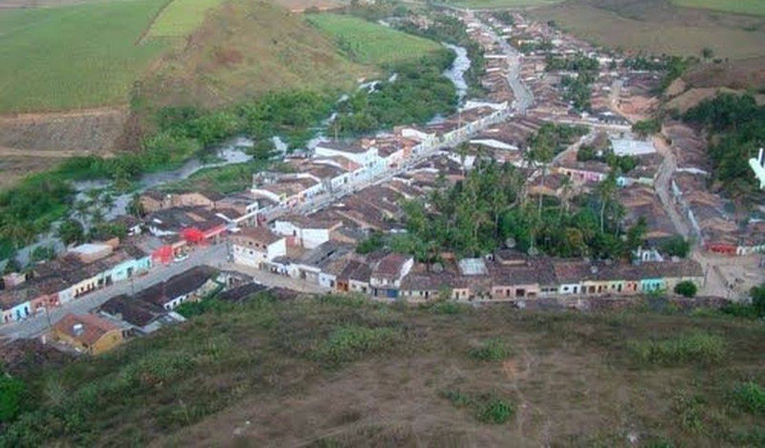 Ex-prefeito de município alagoano tira pneus, bateria e peças de carros da prefeitura