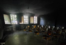 Fogo em ar-condicionado provoca incêndio em escola de Penedo; aulas foram suspensas