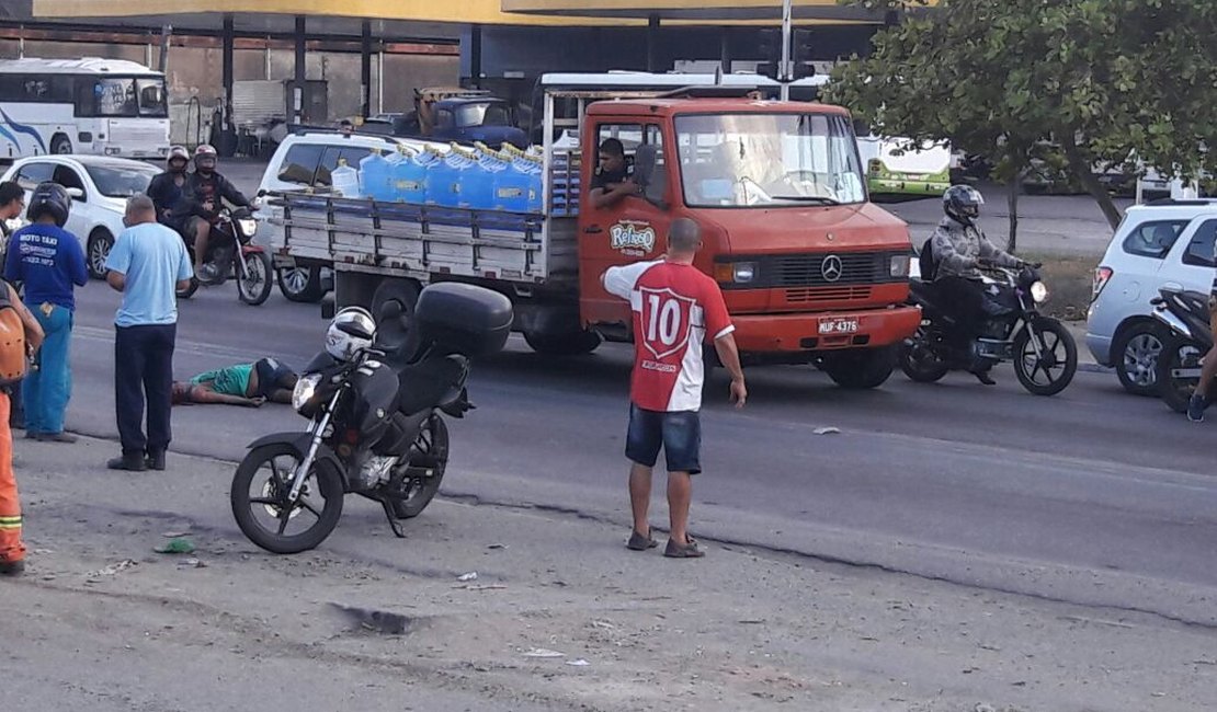 Morador de rua morre atropelado na Avenida Durval de Góes Monteiro