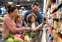 Oncologista revela 2 ingredientes que evita ao fazer compras no mercado