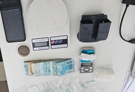 Polícia Militar deflagra Operação Bastida e apreende droga e R$ 11 mil em Penedo