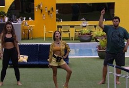 Babu, Manu e Rafa dançam na área externa