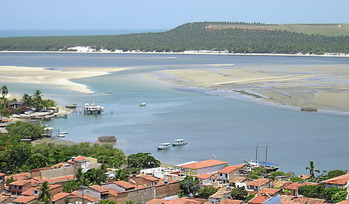 Adutora rompe e deixa parte da Barra de São Miguel sem água