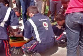 Acidente envolvendo carro e moto deixa mulher ferida em Arapiraca