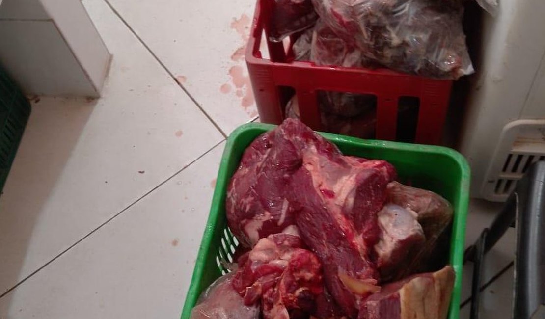 Fiscalização recolhe mais de 200 kg de alimentos estragados no Eustáquio Gomes