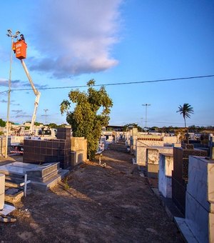 Cemitérios de Arapiraca passam por melhorias para receber visitantes no Dia de Finados