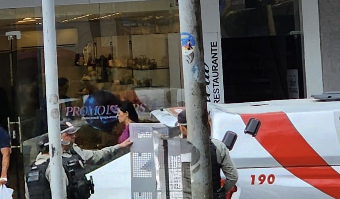 Polícia prende suspeito de esfaqueamento no Centro poucos minutos após o crime