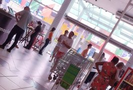 Internautas denunciam atendimento a clientes no interior de lojas em Arapiraca