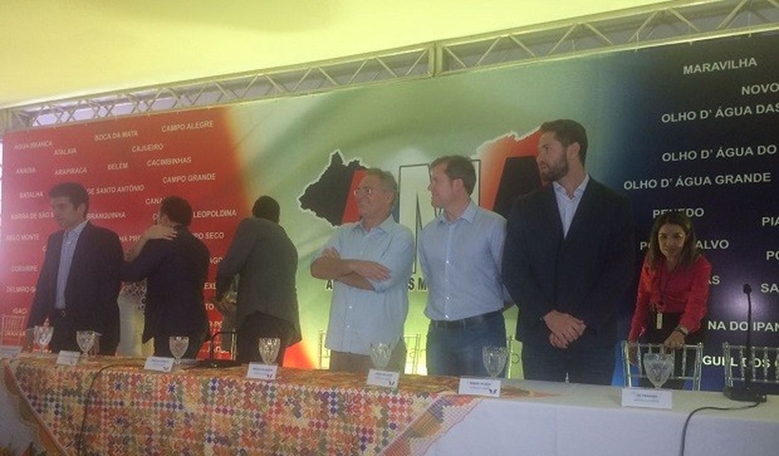 Prefeitos alagoanos pedem apoio a Renan Calheiros e ministros