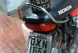 Força Tática prende dois com moto roubada em Arapiraca