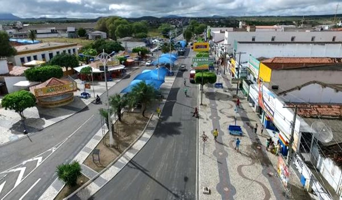 Vendedora é amarrada e despida por criminoso durante assalto a loja