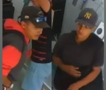 VÍDEO: Câmera registra ação de assaltantes em loja de celulares no Sertão de Alagoas