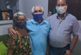 Vídeo. Casal de idosos, com 80 e 89 anos, vence a covid-19 em Arapiraca