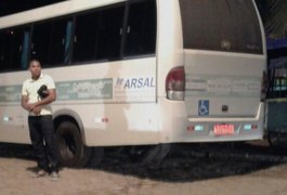 Assaltantes levam pertences de passageiros de transporte coletivo