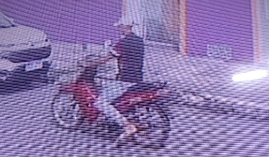 Vídeo. Homem furta motocicleta em frente a unidade de saúde de Arapiraca