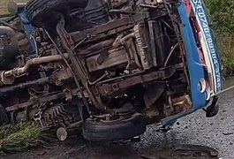 Idoso morre após colisão entre carro e carreta na AL-220, em São José da Tapera