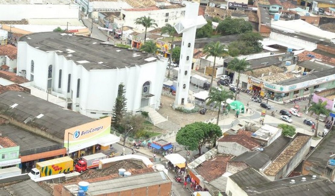 Dois estabelecimentos comerciais são alvos de assaltantes neste domingo no Agreste alagoano