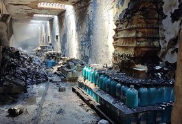 Incêndio de grandes proporções atinge presídio de Alagoas