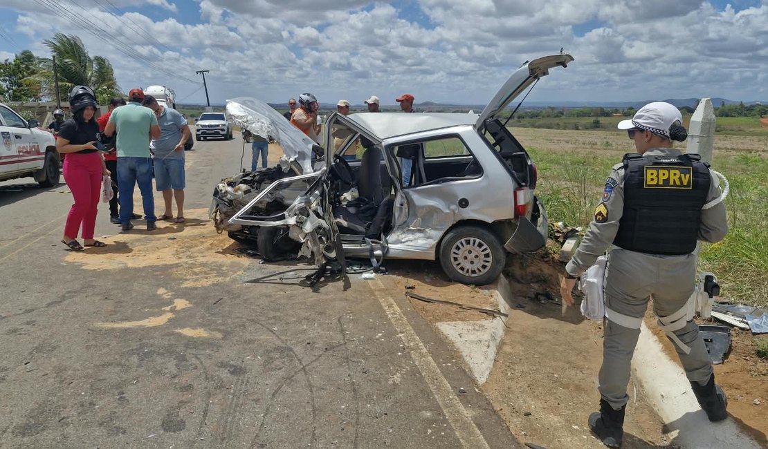 Grave acidente entre carros deixa homem ferido na AL 486, em Arapiraca