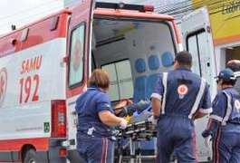 Homem é esfaqueado dentro de um bar em Delmiro Gouveia