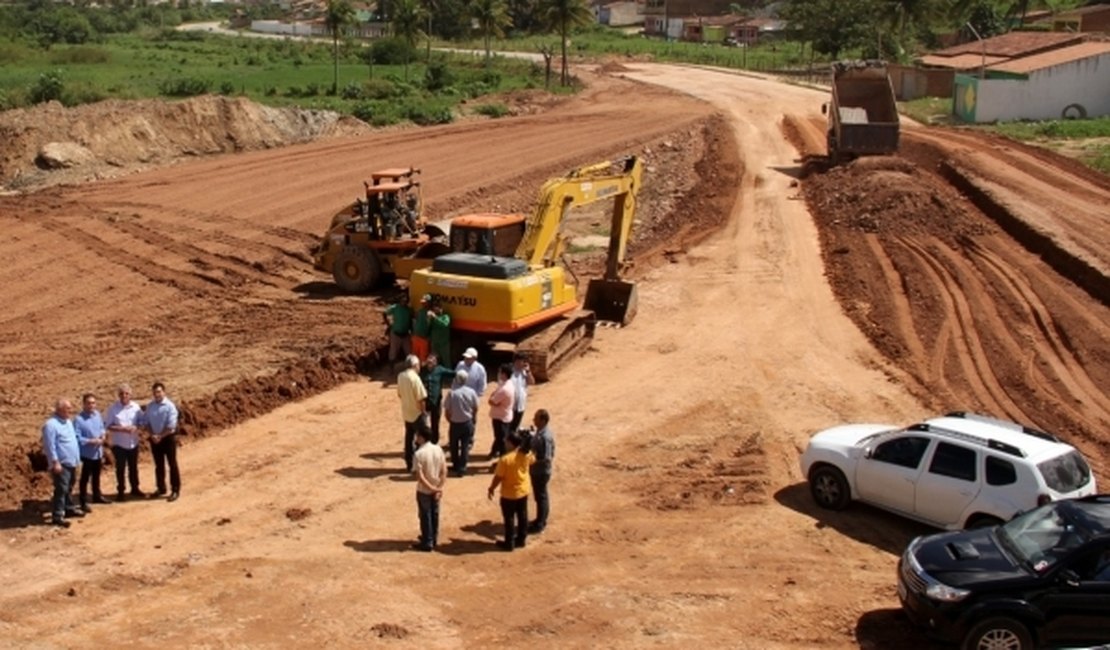 Governador assina decreto que desapropria área para obras na AL-110, em Arapiraca