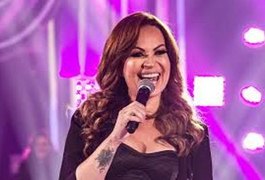 Vídeo. Cantora Solange Almeida destrata fã, em show em Alagoas