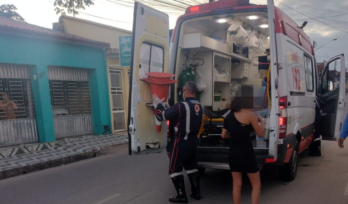Condutor não vê quebra-molas e sofre queda de moto no bairro Ouro Preto