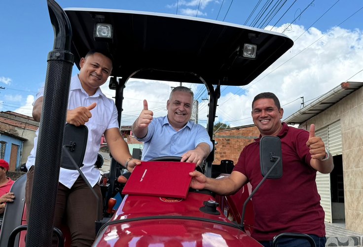 Em Joaquim Gomes, Alfredo Gaspar realiza entregas para agricultura familiar e assistência social e destina emenda R$ 514 mil ao município