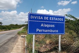 Condutor sai ileso após carro cair em ribanceira na Serra das Espias, em Palmeira