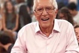 Carlos Alberto de Nóbrega, da Praça é nossa, é internado às pressas