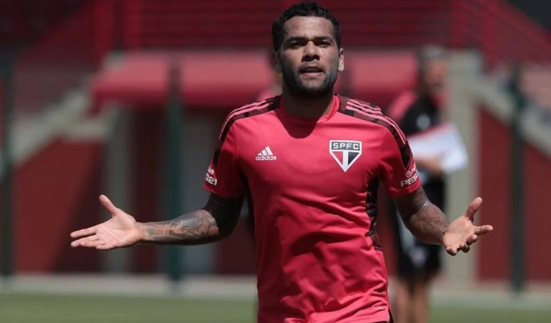 Fluminense e Daniel Alves não chegam a acordo e negociação é encerrada