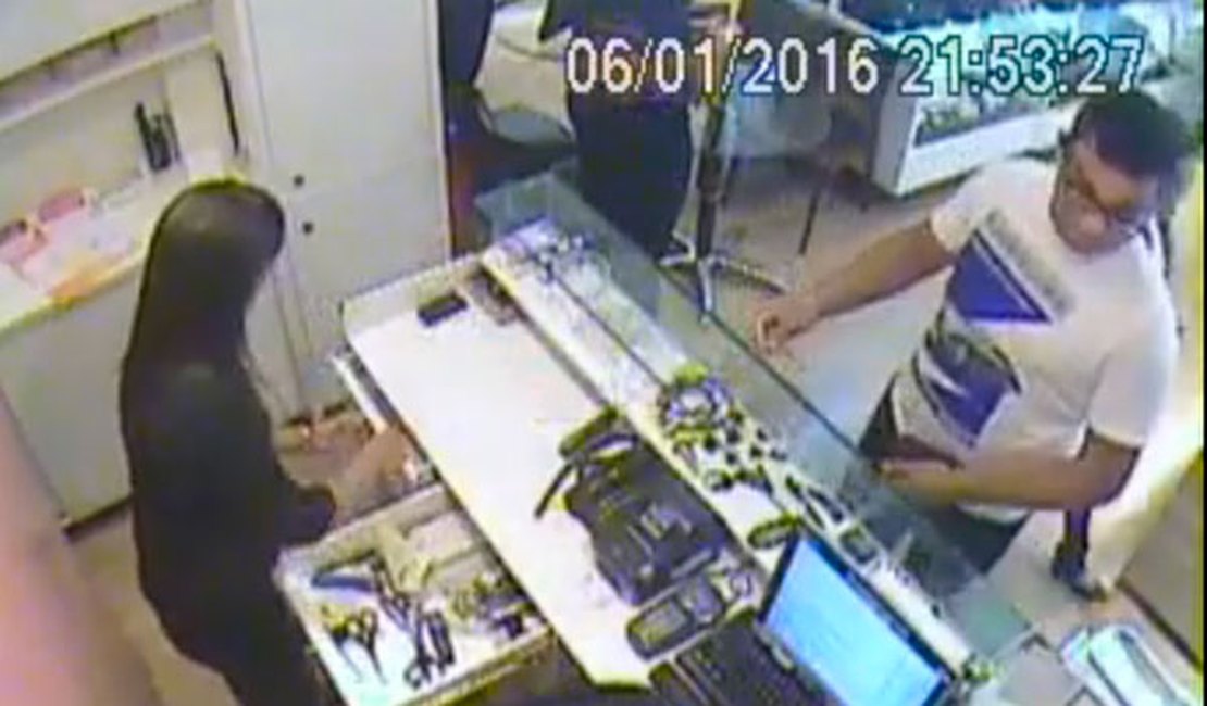 Vídeo mostra suspeito de estelionato procurado pela PC