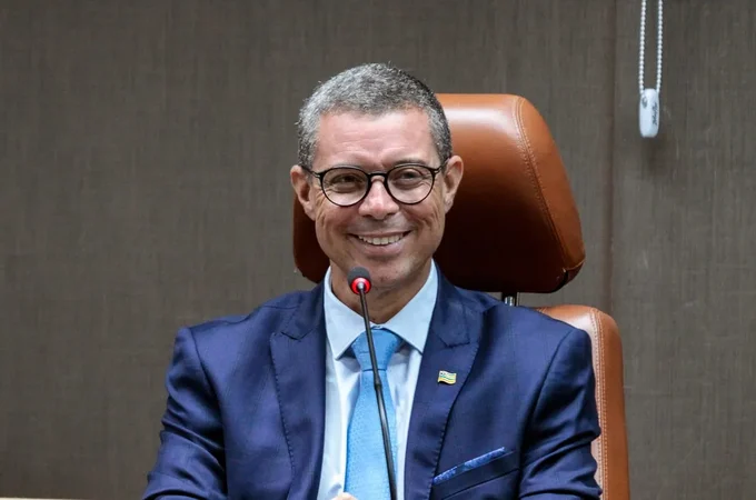 Fábio Mitidieri é reeleito governador de Sergipe no 1º turno