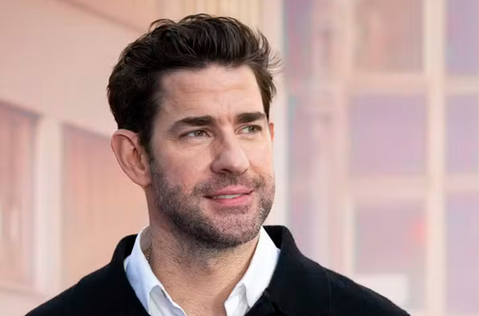 John Krasinski é eleito o homem mais sexy do mundo de 2024 pela revista 'People'